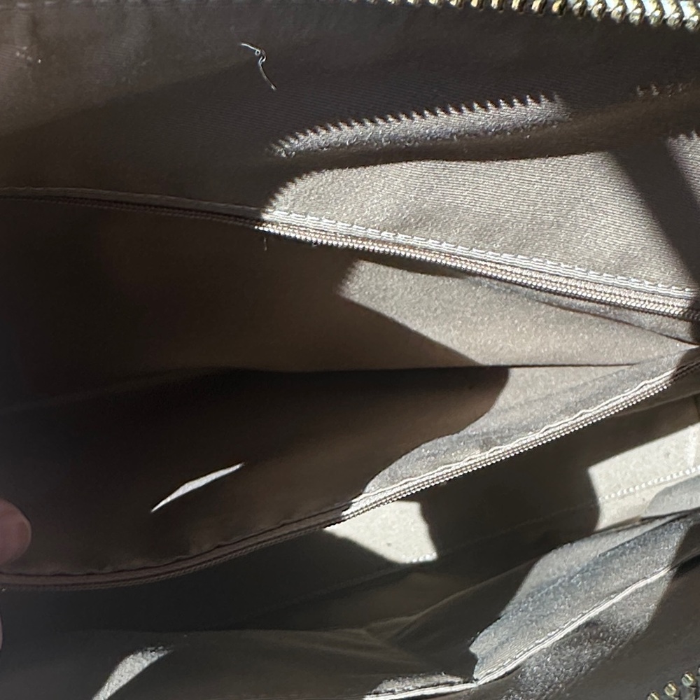 Coach Outlet Gallery Tote Bag in Ivory Chalk - Picture 4 of 12